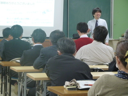 津高校でのスタイル追求、放課後の職員研修。