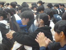 演説ごとに体育館に響く共感の拍手！