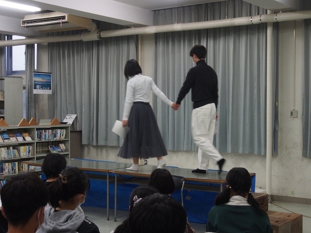 1日目「夜に駆ける」の一場面