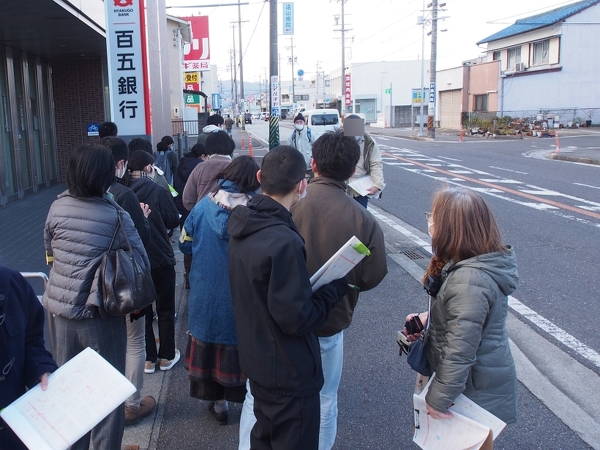 この道は情報量が多い