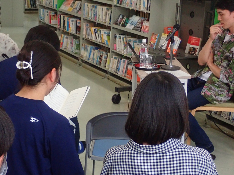 『献灯使』（多和田葉子）の冒頭を読み上げてもらう