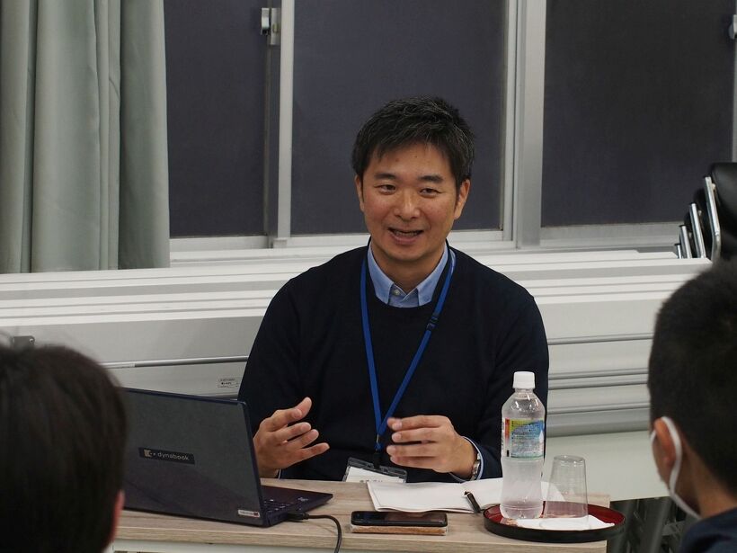 話し手の竹田佳彦さん